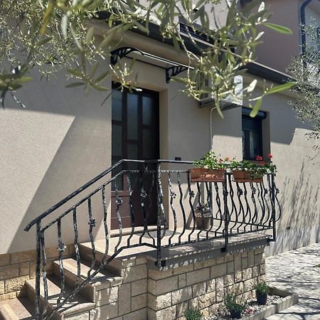 Apartment Nina With Private Pool Nova Vas  Exterior foto