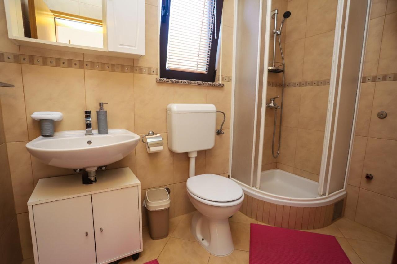 Apartment Nina With Private Pool Nova Vas  Exterior foto