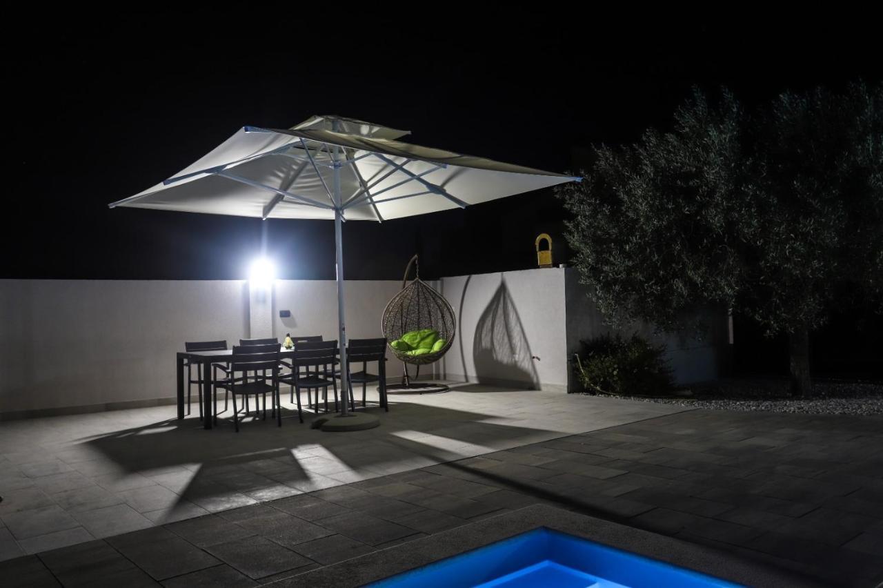 Apartment Nina With Private Pool Nova Vas  Exterior foto