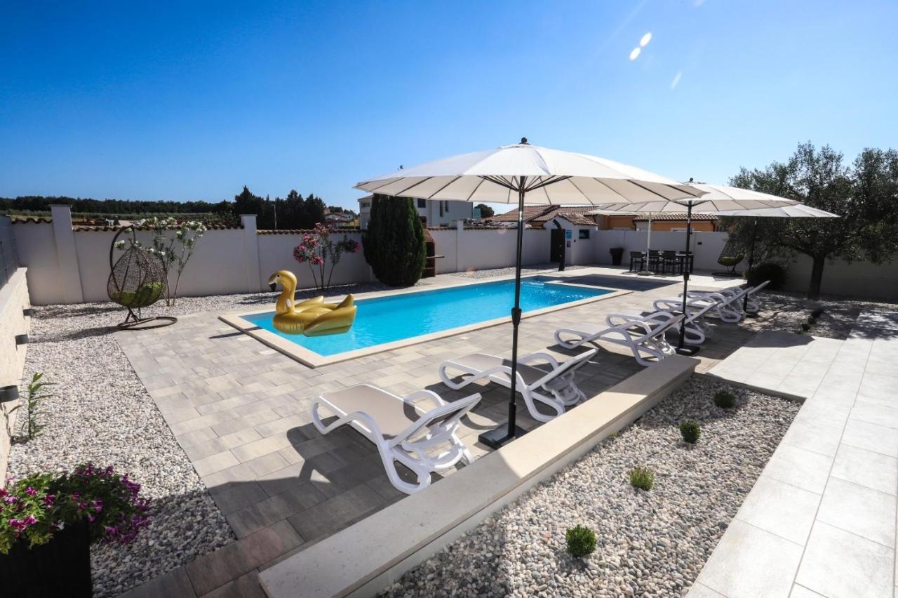 Apartment Nina With Private Pool Nova Vas  Exterior foto