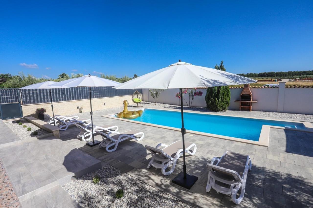 Apartment Nina With Private Pool Nova Vas  Exterior foto
