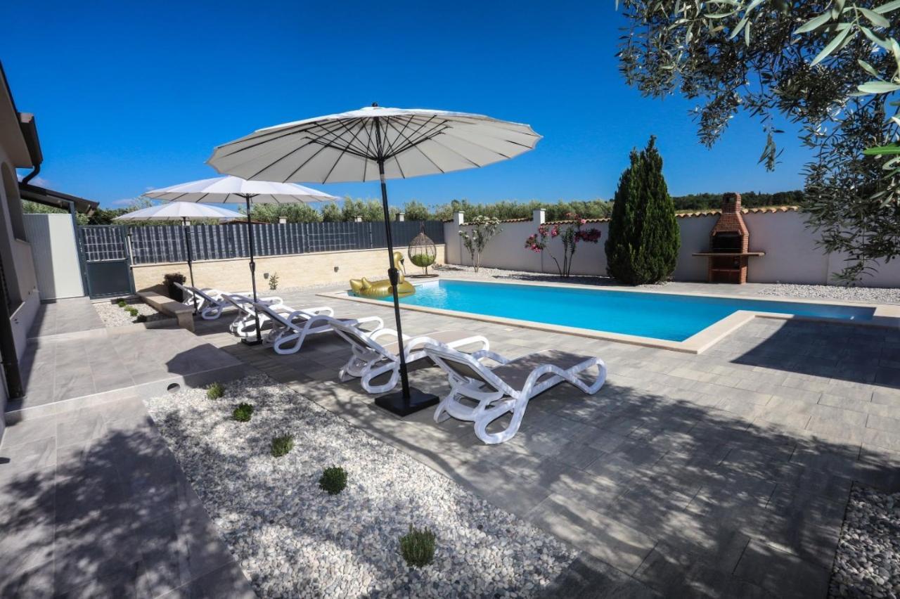 Apartment Nina With Private Pool Nova Vas  Exterior foto